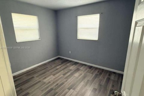 Casa en alquiler en Miami Gardens, Florida, 3 dormitorios, 231.14 m2 № 2076537 - foto 25