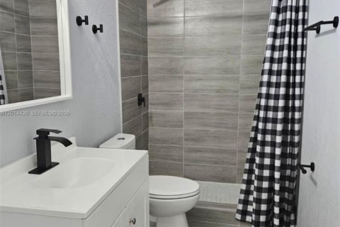 Casa en alquiler en Miami Gardens, Florida, 3 dormitorios, 231.14 m2 № 2076537 - foto 11