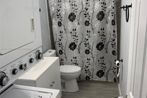 Casa en alquiler en Miami Gardens, Florida, 3 dormitorios, 231.14 m2 № 2076537 - foto 13