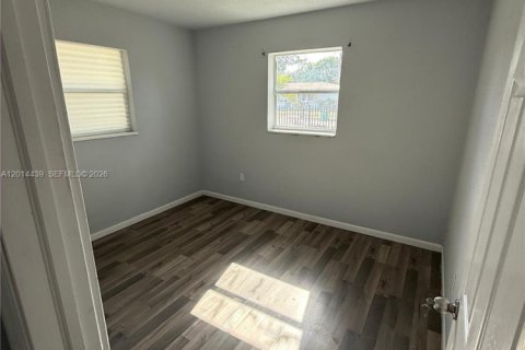 Casa en alquiler en Miami Gardens, Florida, 3 dormitorios, 231.14 m2 № 2076537 - foto 12