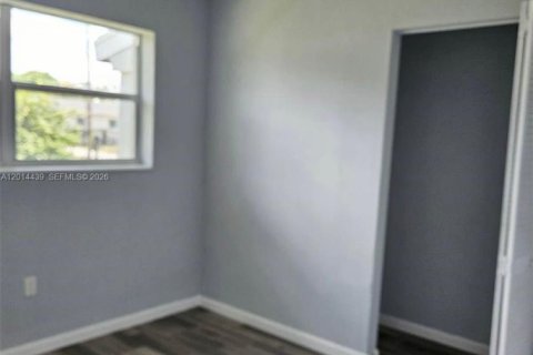 Casa en alquiler en Miami Gardens, Florida, 3 dormitorios, 231.14 m2 № 2076537 - foto 4