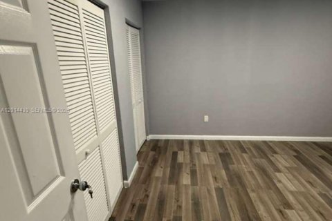 Casa en alquiler en Miami Gardens, Florida, 3 dormitorios, 231.14 m2 № 2076537 - foto 21