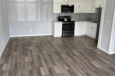 Casa en alquiler en Miami Gardens, Florida, 3 dormitorios, 231.14 m2 № 2076537 - foto 15