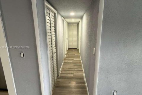Casa en alquiler en Miami Gardens, Florida, 3 dormitorios, 231.14 m2 № 2076537 - foto 18