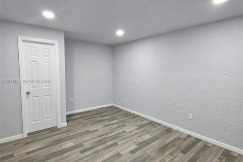 Casa en alquiler en Miami Gardens, Florida, 3 dormitorios, 231.14 m2 № 2076537 - foto 10