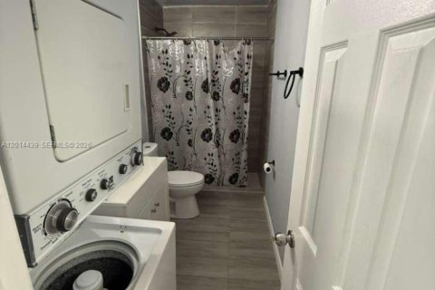 Casa en alquiler en Miami Gardens, Florida, 3 dormitorios, 231.14 m2 № 2076537 - foto 20