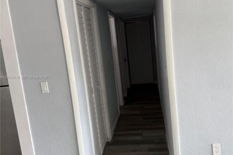 Casa en alquiler en Miami Gardens, Florida, 3 dormitorios, 231.14 m2 № 2076537 - foto 14