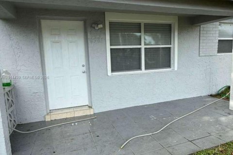 Casa en Miami Gardens, Florida 3 dormitorios, 231.14 m2 № 2076537