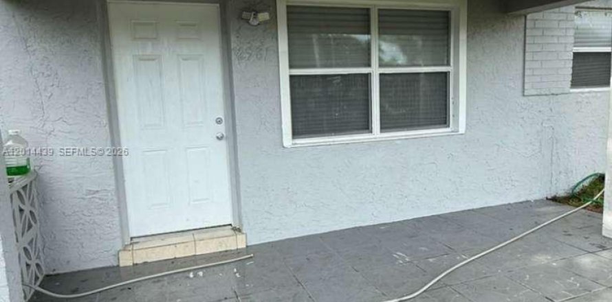Casa en Miami Gardens, Florida 3 dormitorios, 231.14 m2 № 2076537