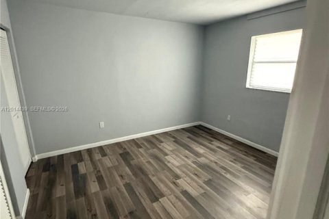 Casa en alquiler en Miami Gardens, Florida, 3 dormitorios, 231.14 m2 № 2076537 - foto 16