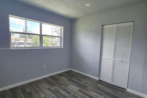 Casa en alquiler en Miami Gardens, Florida, 3 dormitorios, 231.14 m2 № 2076537 - foto 3