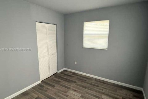 Casa en alquiler en Miami Gardens, Florida, 3 dormitorios, 231.14 m2 № 2076537 - foto 23