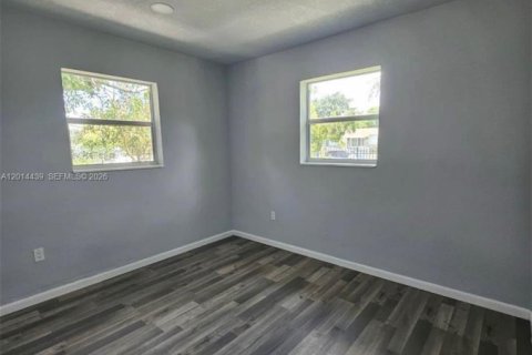 Casa en alquiler en Miami Gardens, Florida, 3 dormitorios, 231.14 m2 № 2076537 - foto 8