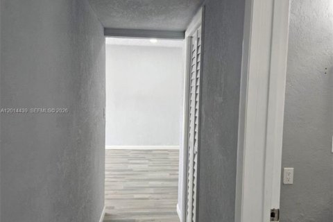 Casa en alquiler en Miami Gardens, Florida, 3 dormitorios, 231.14 m2 № 2076537 - foto 5