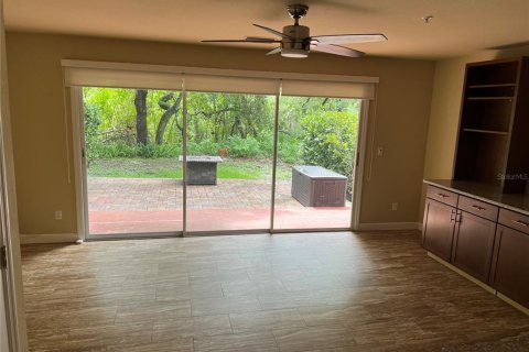 Townhouse in Dunedin, Florida 3 bedrooms, 217.39 sq.m. № 2284022 - photo 5