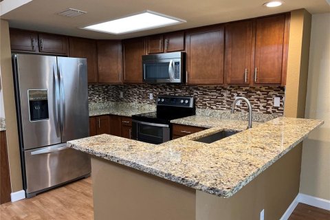 Townhouse in Dunedin, Florida 3 bedrooms, 217.39 sq.m. № 2284022 - photo 19