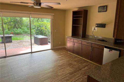 Townhouse in Dunedin, Florida 3 bedrooms, 217.39 sq.m. № 2284022 - photo 4