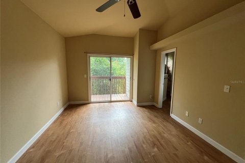 Townhouse in Dunedin, Florida 3 bedrooms, 217.39 sq.m. № 2284022 - photo 23