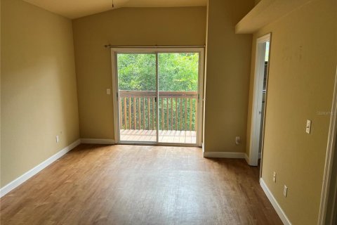 Townhouse in Dunedin, Florida 3 bedrooms, 217.39 sq.m. № 2284022 - photo 22