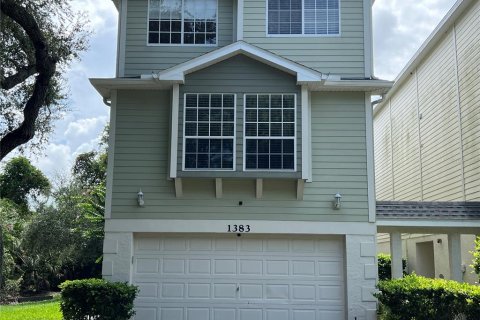 Townhouse in Dunedin, Florida 3 bedrooms, 217.39 sq.m. № 2284022