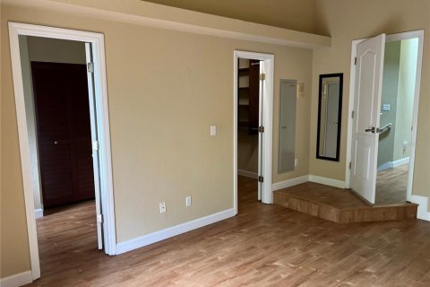 Townhouse in Dunedin, Florida 3 bedrooms, 217.39 sq.m. № 2284022 - photo 25