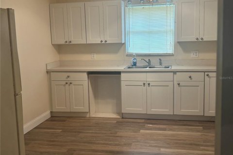 House in Jacksonville, Florida 2 bedrooms, 122.26 sq.m. № 2195794 - photo 5