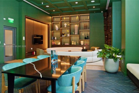 Condo in Miami, Florida, 2 bedrooms  № 2009926 - photo 8