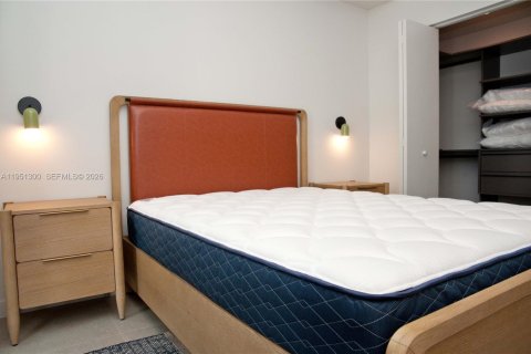 Condo in Miami, Florida, 2 bedrooms  № 2009926 - photo 23