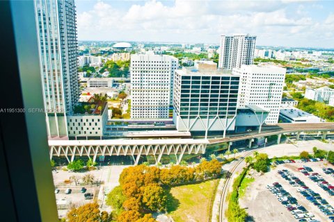 Condo in Miami, Florida, 2 bedrooms  № 2009926 - photo 27