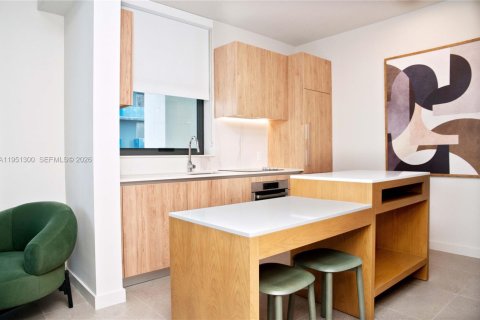 Condo in Miami, Florida, 2 bedrooms  № 2009926 - photo 2