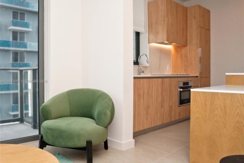 Condo in Miami, Florida, 2 bedrooms  № 2009926 - photo 15