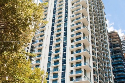 Condo in Miami, Florida, 2 bedrooms  № 2009926 - photo 11