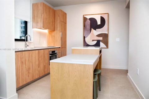Condo in Miami, Florida, 2 bedrooms  № 2009926 - photo 16