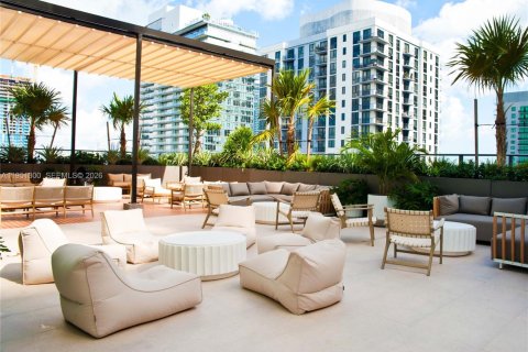Condo in Miami, Florida, 2 bedrooms  № 2009926 - photo 6