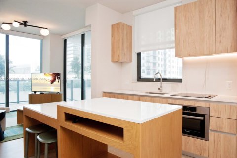 Condo in Miami, Florida, 2 bedrooms  № 2009926 - photo 17