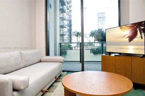 Condo in Miami, Florida, 2 bedrooms  № 2009926 - photo 12