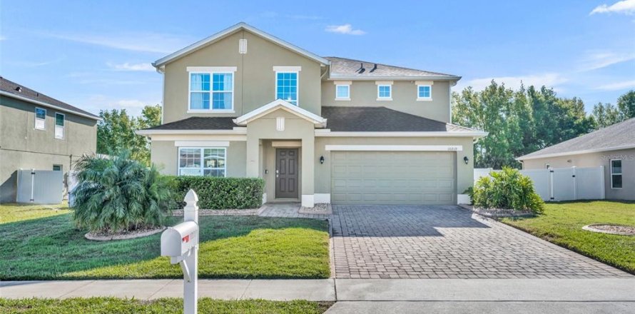 House in Clermont, Florida 5 bedrooms, 264.68 sq.m. № 1584429
