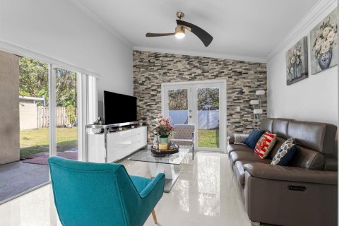 Villa ou maison à vendre à Pembroke Pines, Floride: 3 chambres, 134.99 m2 № 2084310 - photo 7