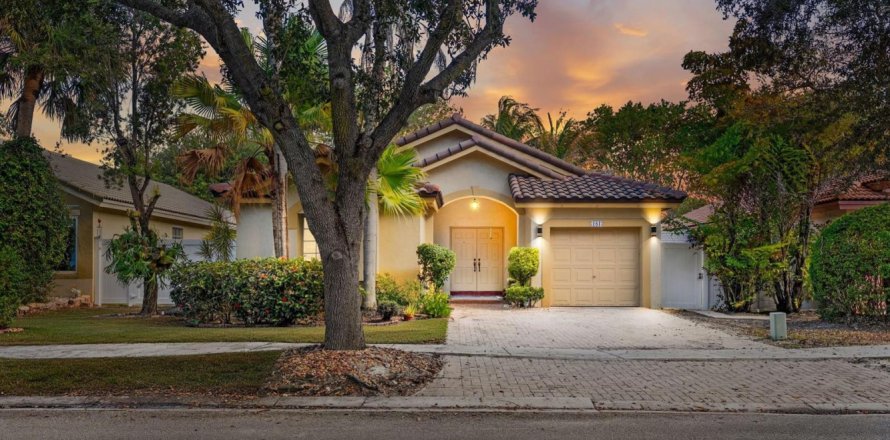 Villa ou maison à Pembroke Pines, Floride 3 chambres, 134.99 m2 № 2084310