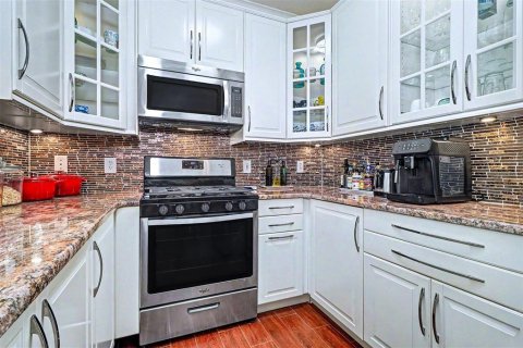Condo in Clearwater, Florida, 2 bedrooms № 2197415 - photo 8