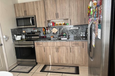 Casa en venta en Miami, Florida, 3 dormitorios, 98.48 m2 № 1929364 - foto 3