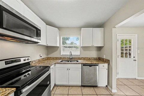 Casa en venta en Tampa, Florida, 3 dormitorios, 86.96 m2 № 2093640 - foto 9