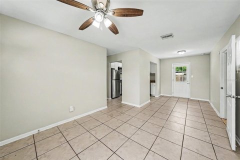 Casa en venta en Tampa, Florida, 3 dormitorios, 86.96 m2 № 2093640 - foto 3