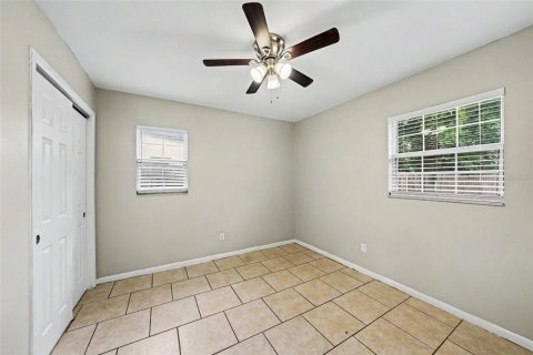 Casa en venta en Tampa, Florida, 3 dormitorios, 86.96 m2 № 2093640 - foto 12