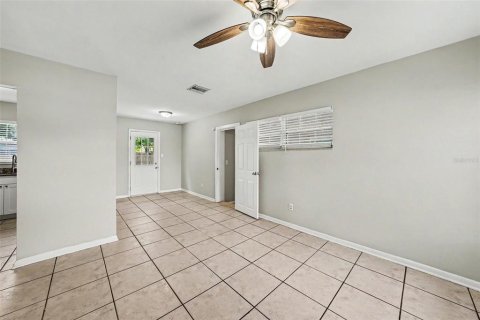 Casa en venta en Tampa, Florida, 3 dormitorios, 86.96 m2 № 2093640 - foto 6