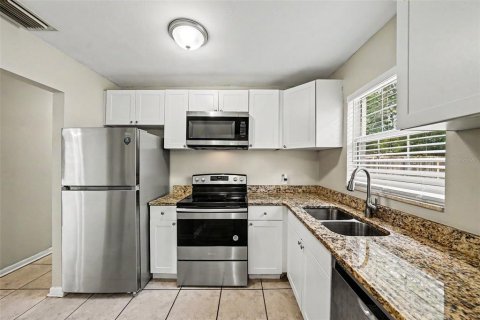 Casa en venta en Tampa, Florida, 3 dormitorios, 86.96 m2 № 2093640 - foto 8
