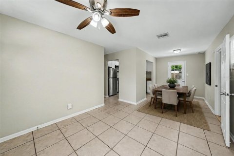 Casa en venta en Tampa, Florida, 3 dormitorios, 86.96 m2 № 2093640 - foto 2