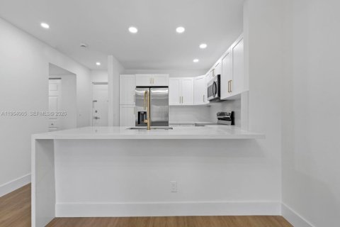 Condominio en venta en Miami, Florida, 1 dormitorio, 66.15 m2 № 2026263 - foto 2