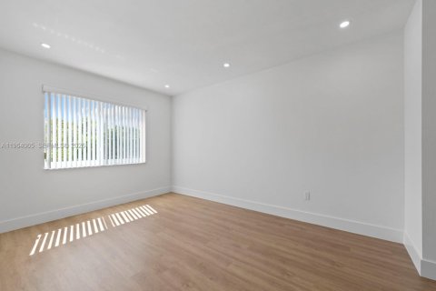 Condominio en venta en Miami, Florida, 1 dormitorio, 66.15 m2 № 2026263 - foto 10