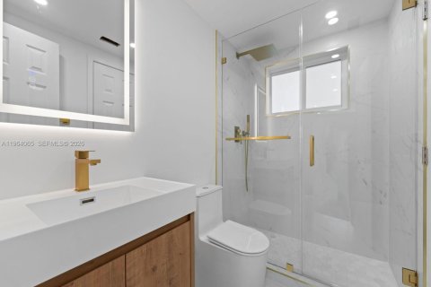 Condominio en venta en Miami, Florida, 1 dormitorio, 66.15 m2 № 2026263 - foto 12